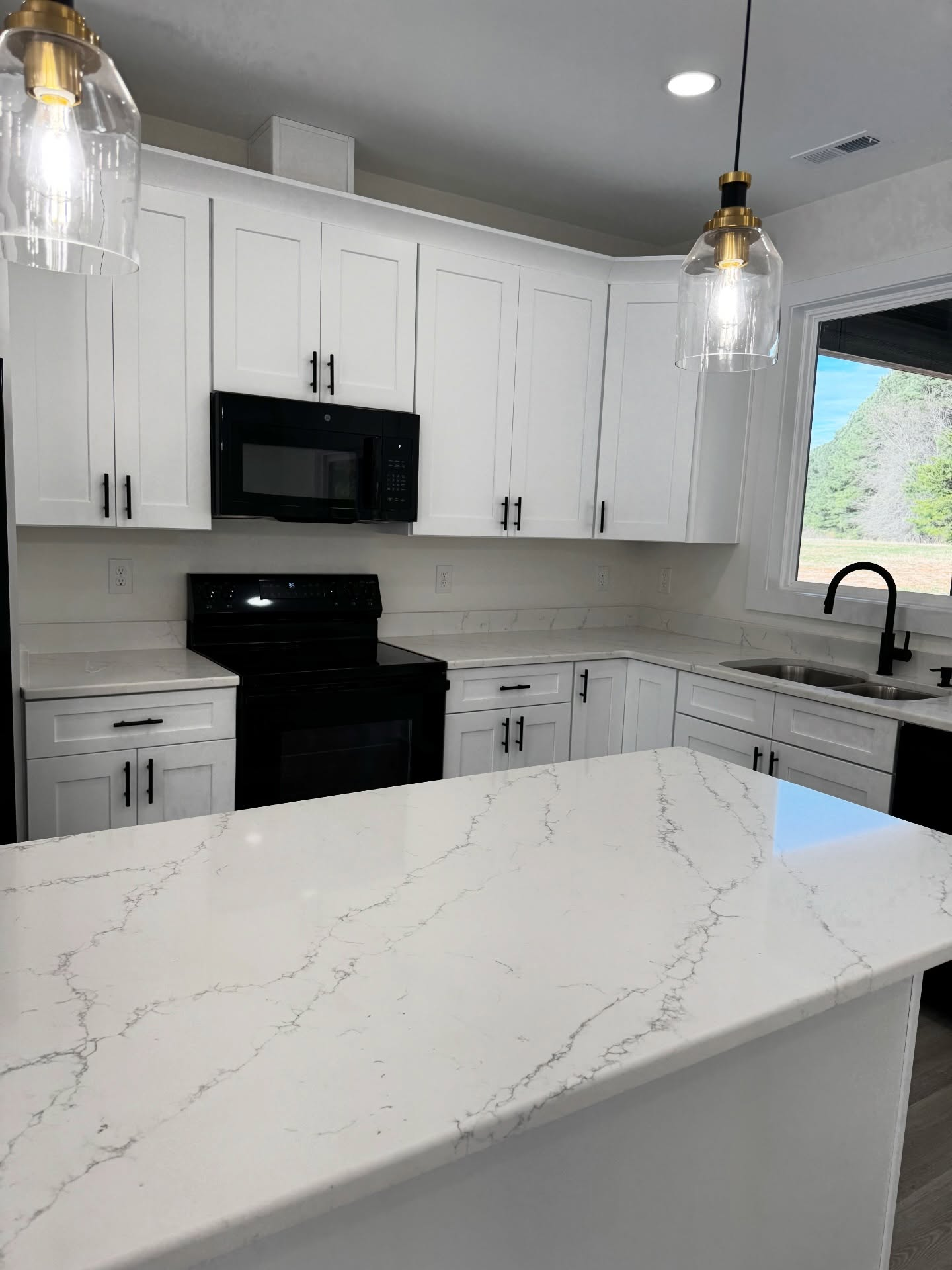 What Color Cabinets Go Best With Gray Floors?